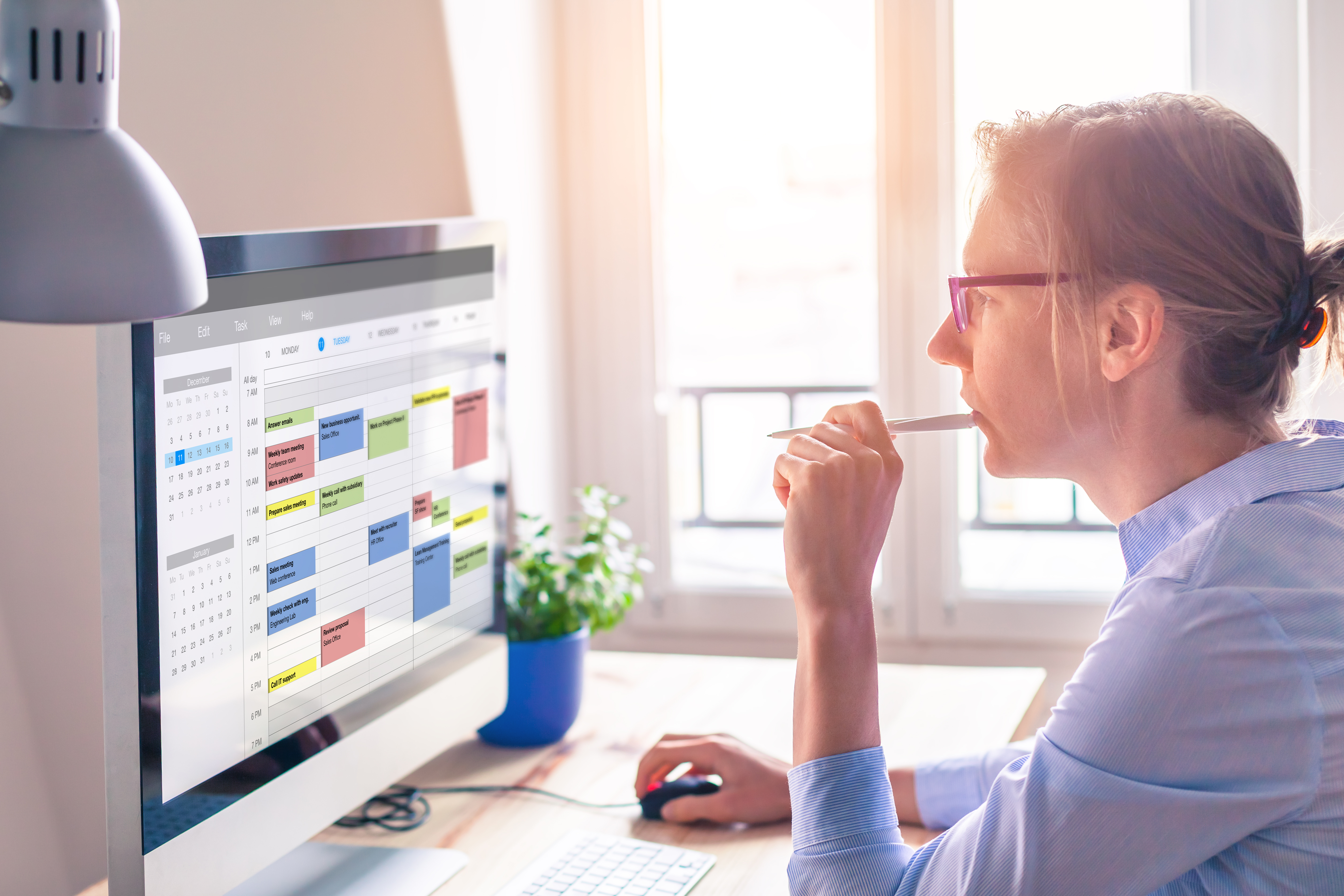 Woman looking at a digital calendar on the computer