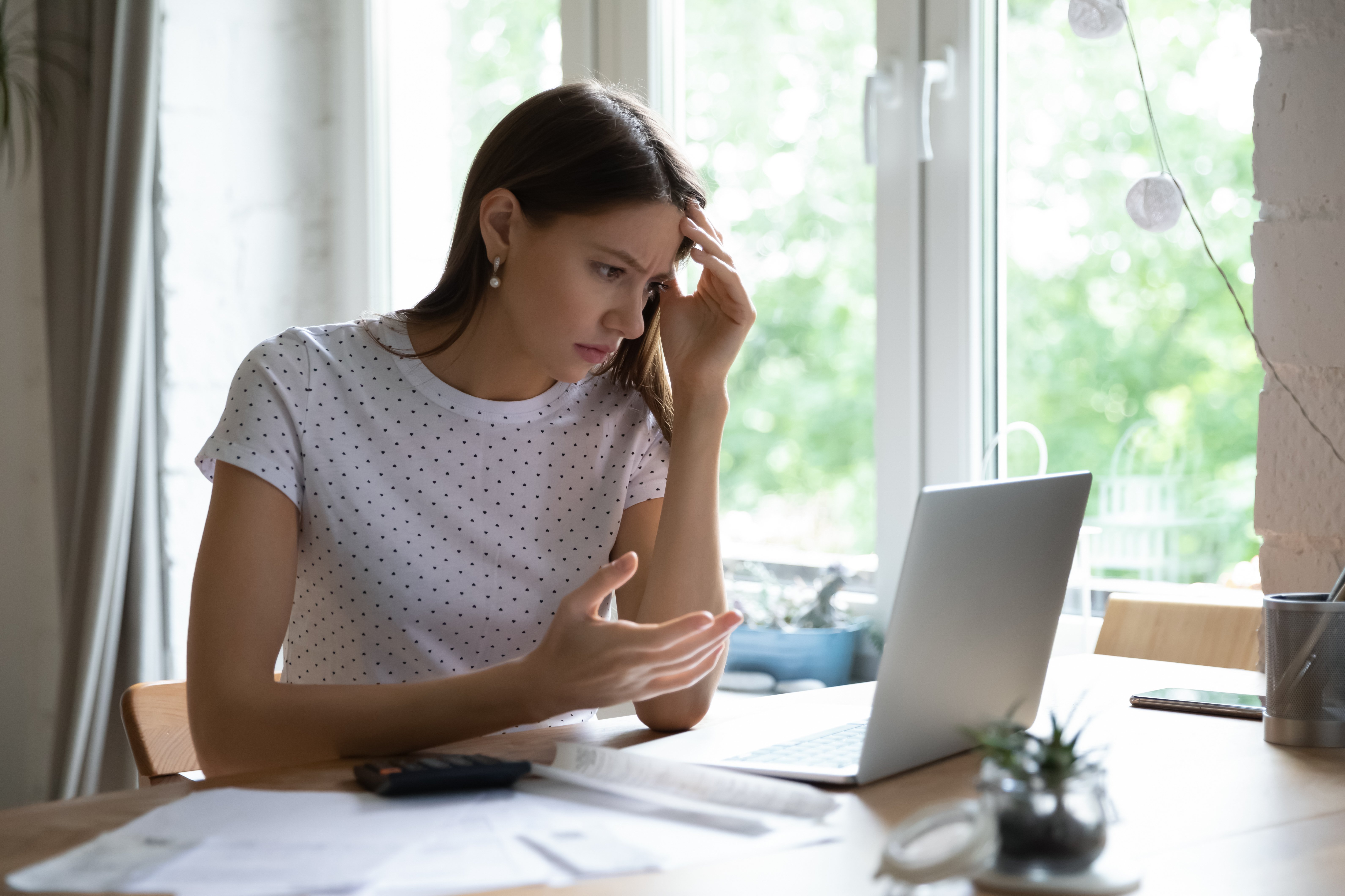 confused woman looking at computer