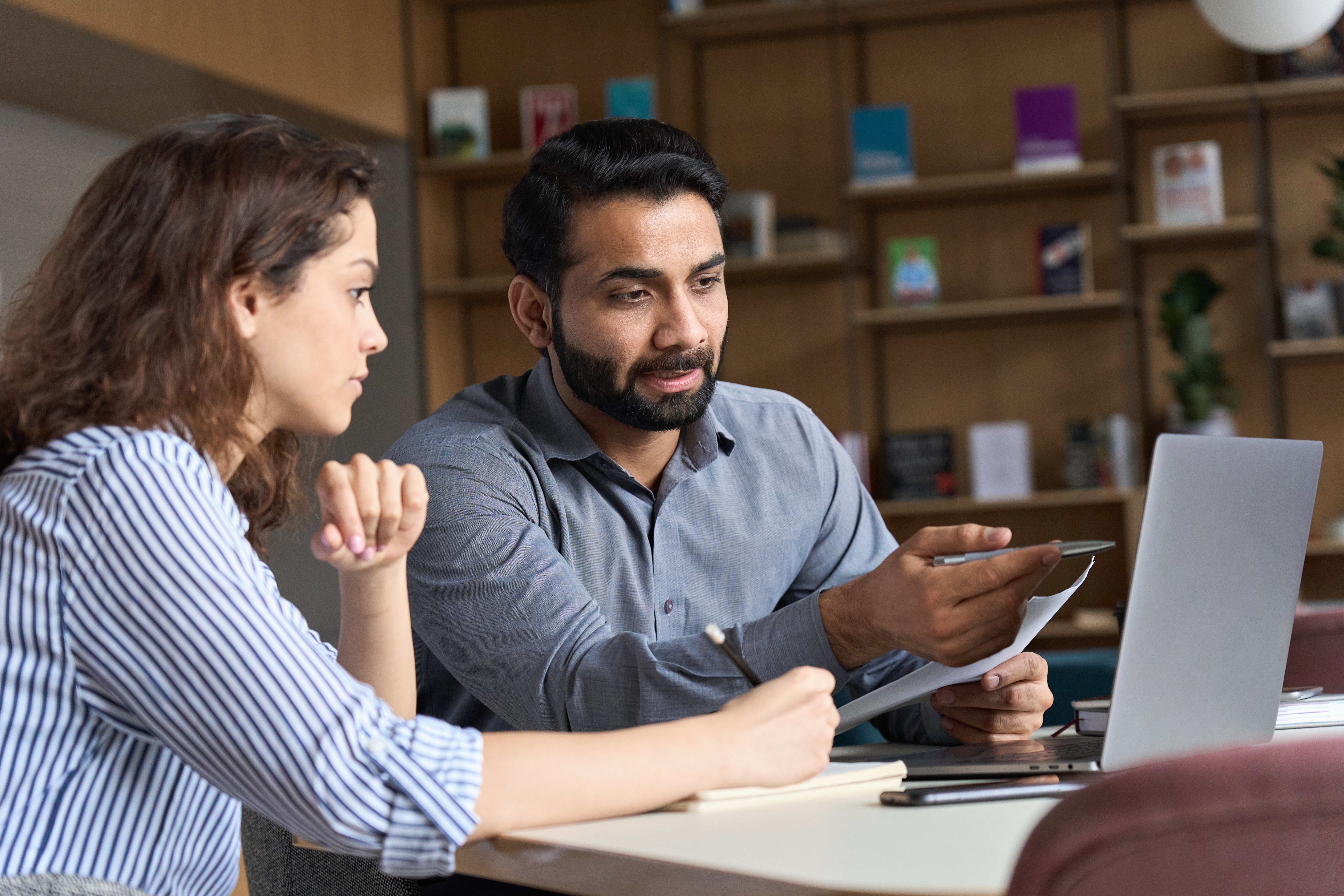 two people discussing online options