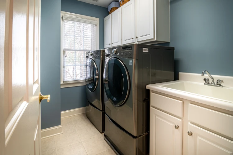 washer, dryer, sink in mudroom